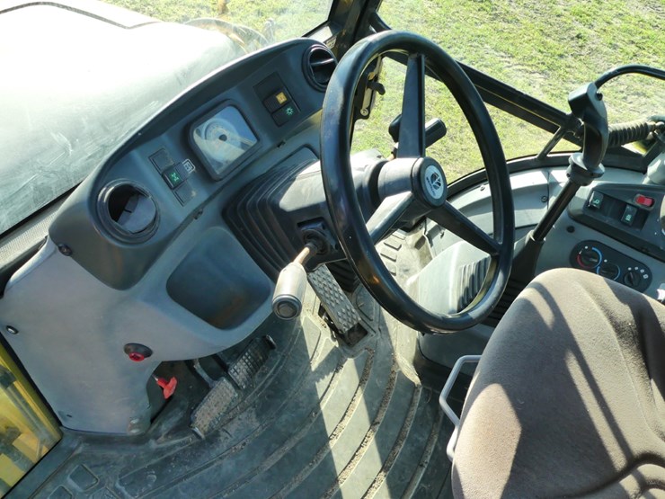 2014-new-holland-b95c-image-16