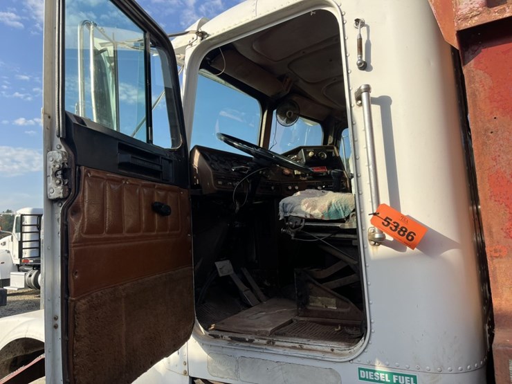 #2201-•-1988-freightliner-mb80-tandem-axle-dump-truck-image-46