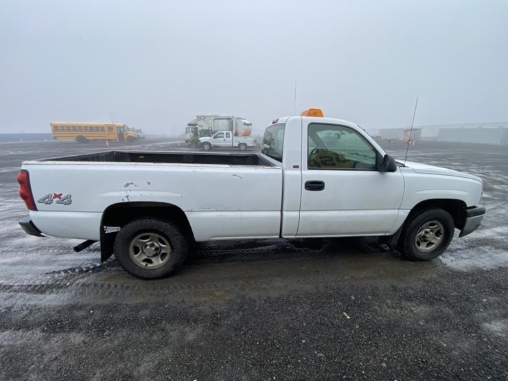 2004-chevrolet-silverado-4x4-pickup-image-6