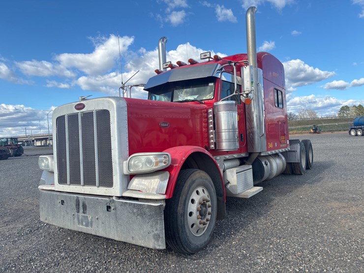 2013-peterbilt-389-image-1