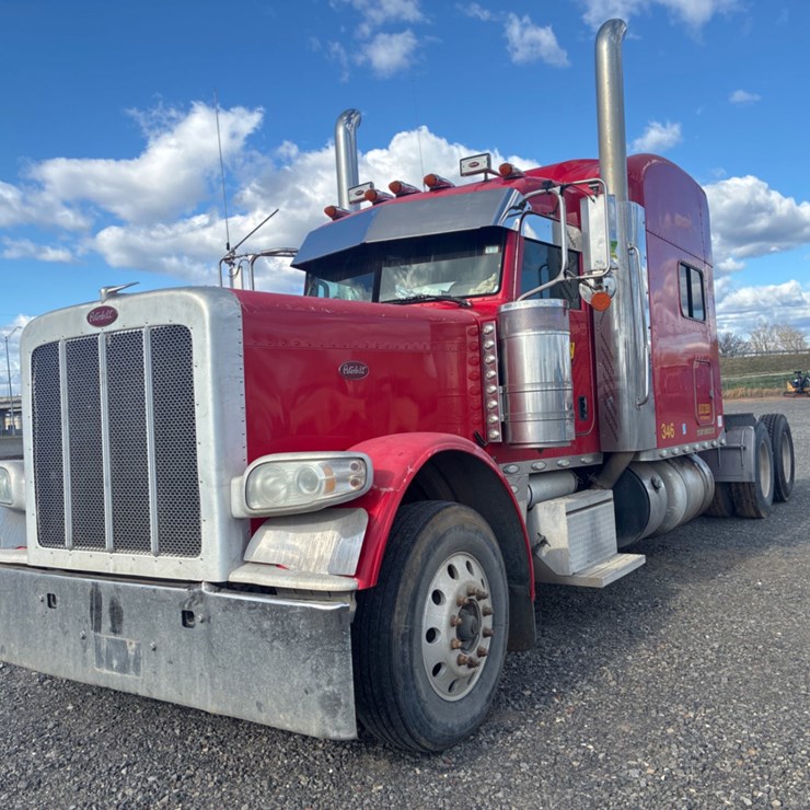 2013 PETERBILT 389