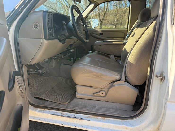 2006-chevrolet-3500-image-11