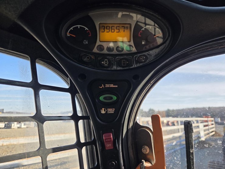 2018-bobcat-t740-image-43