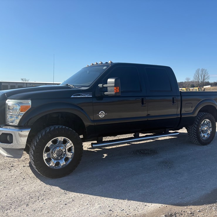 2011 FORD F250 LARIAT