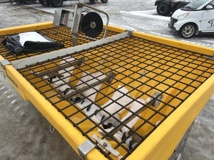 #5004-•-snowex-tailgate-hopper-salt/sand-spreader-image-10