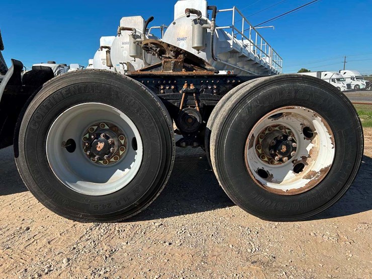 2020-mack-granite-image-12