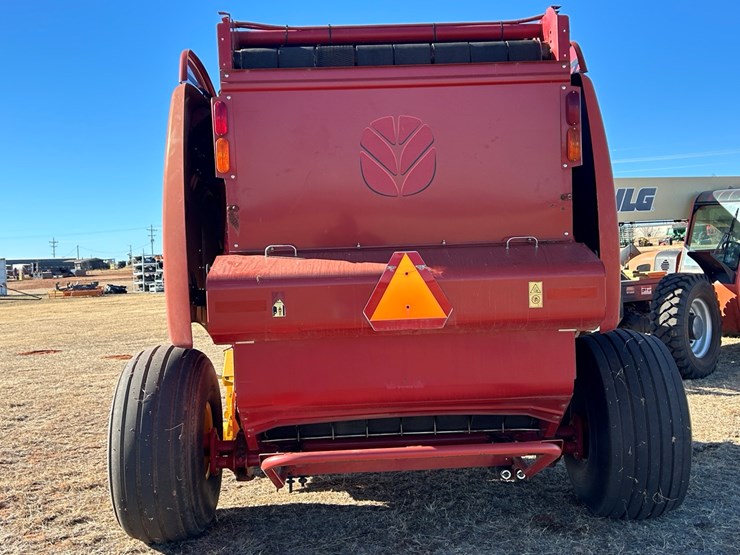 #87-•-2015-new-holland-rb560-image-4