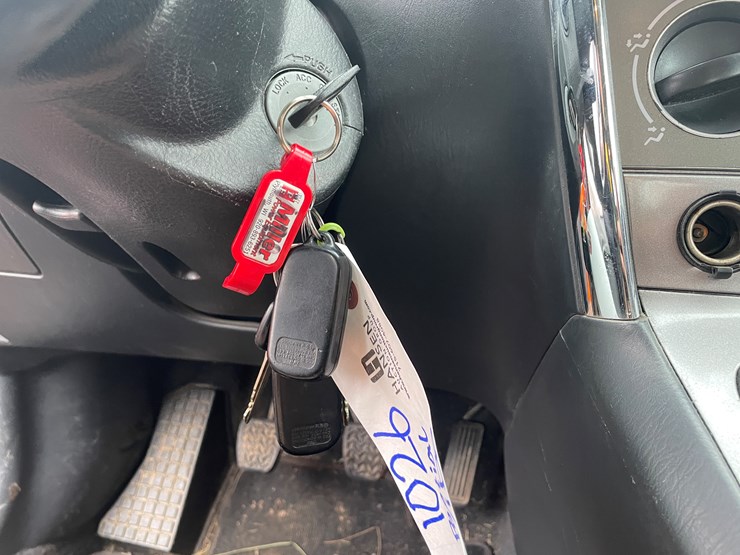 #1026-•-2006-pontiac-vibe-hatchback-(has-wi-title)-image-29