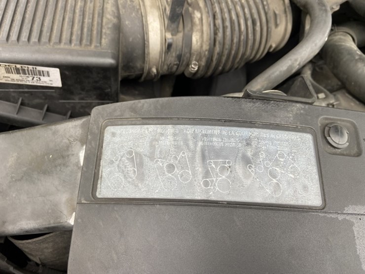 2004-chevrolet-silverado-4x4-pickup-image-37