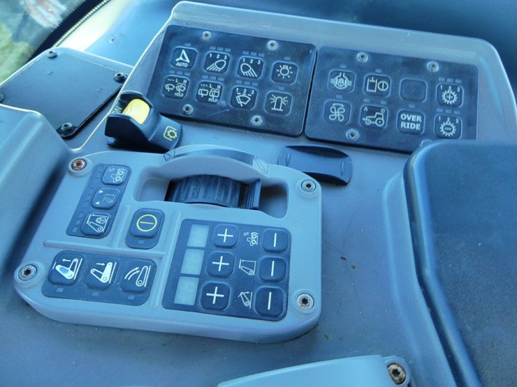 2017-versatile-260-image-15