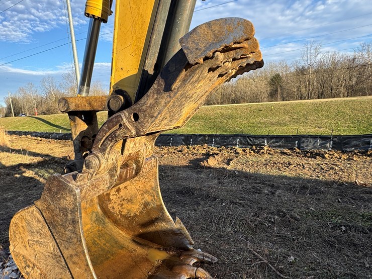 komatsu-pc270-lc-8-image-10