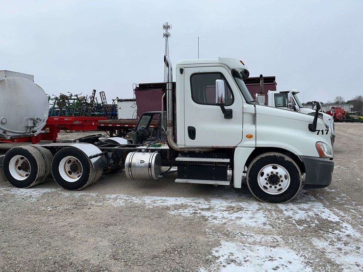 2014-freightliner-cascadia-125-image-5