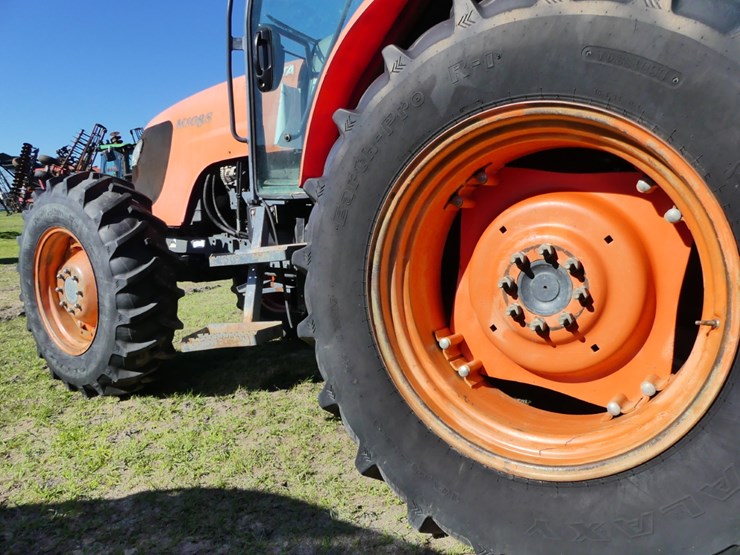 2009-kubota-m108s-image-9