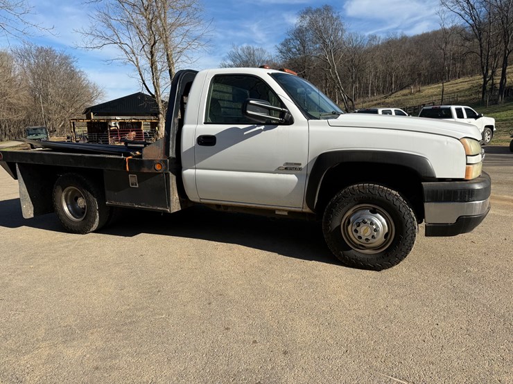 2006-chevrolet-3500-image-2