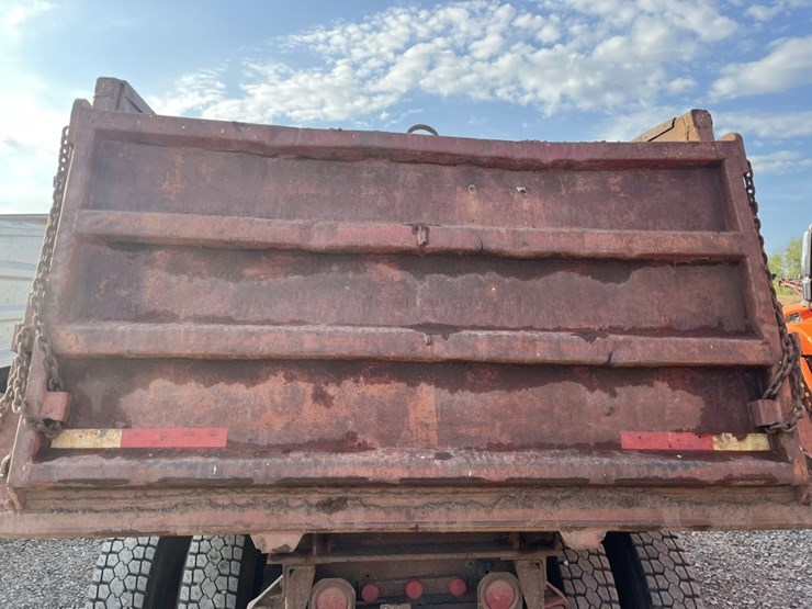 #2201-•-1988-freightliner-mb80-tandem-axle-dump-truck-image-19