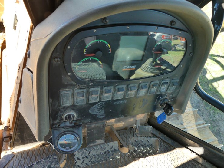 2013-case-850l-image-12