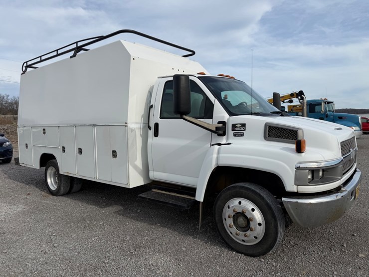 #30699-•-2003-chevrolet-c4500-single-axle-service-truck-image-3