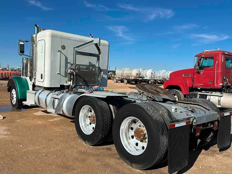 2012-peterbilt-367-image-5