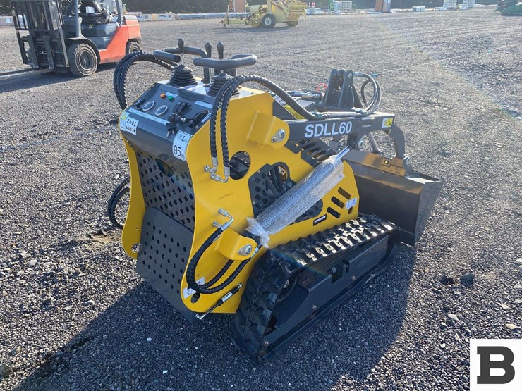 2025-sdlanch-sdll60-mini-skid-steer-loader-image-4