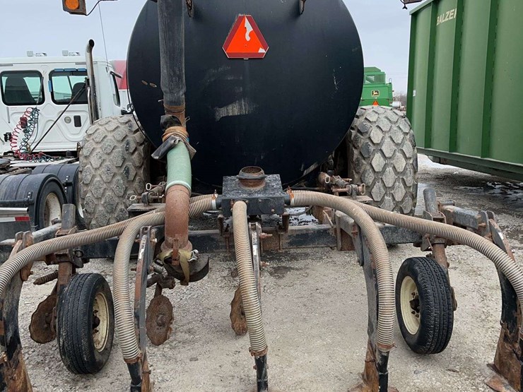 balzer-manure-tank-with-raven-computer-control,-for-knifing-in-manure,-6800-gallon-tank,-hydraulic-pump,-no-pto-image-7