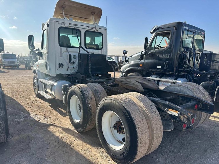 2014-freightliner-cascadia-image-4