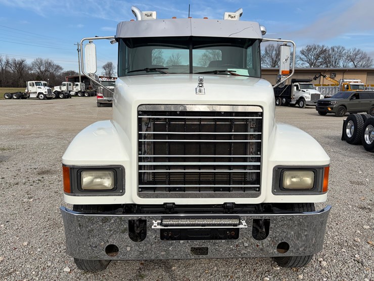 2014-mack-pinnacle-chu613-image-26