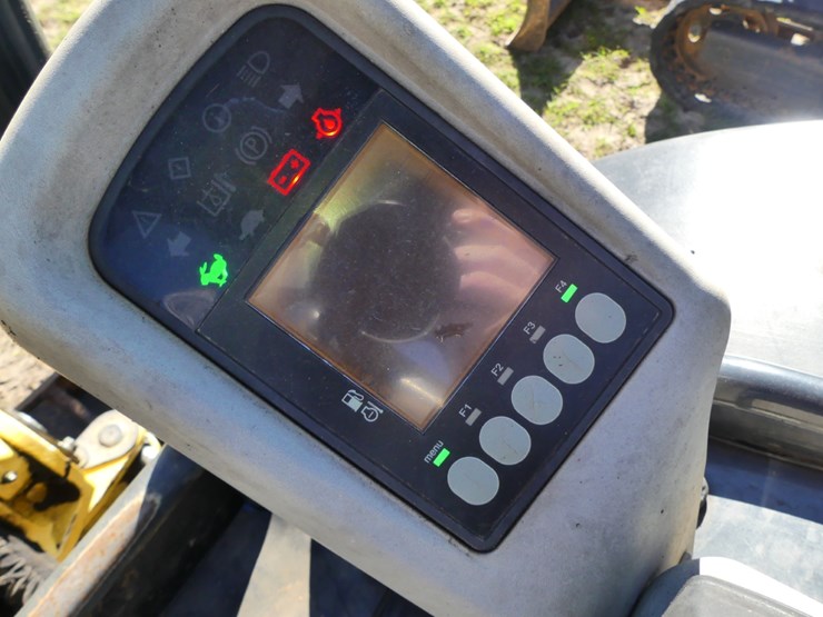 2016-yanmar-vio25-image-14