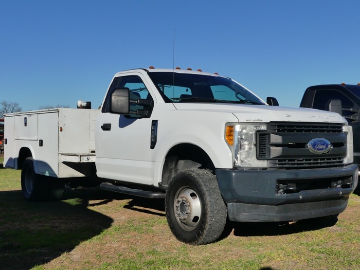 2017-ford-f350-xl-image-1