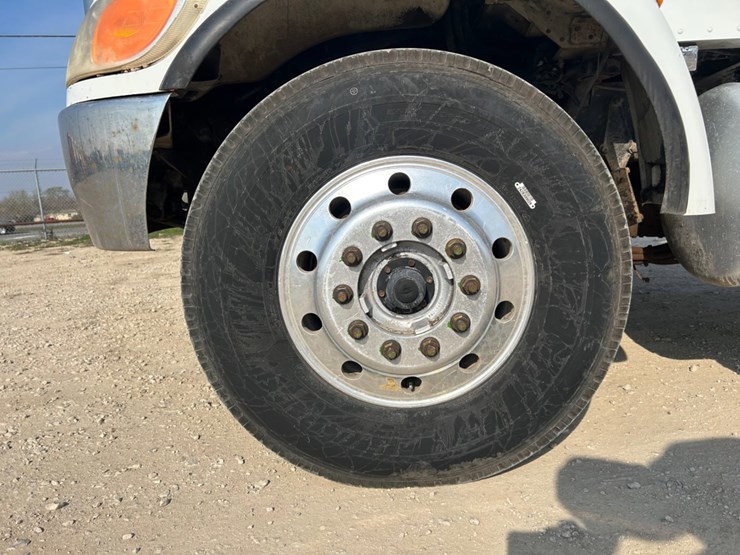 2009-peterbilt-340-image-9