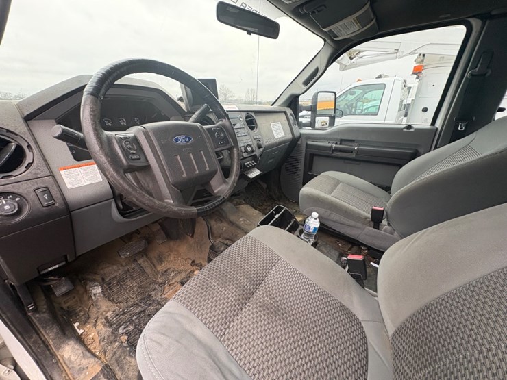2012-ford-f550-xl-image-18