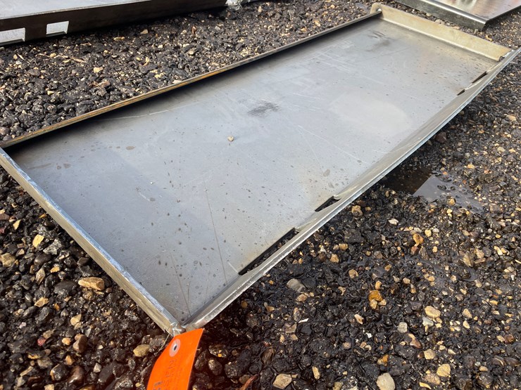 #1181-•-unused,-skidsteer-weldable-quick-attach-plate-image-1