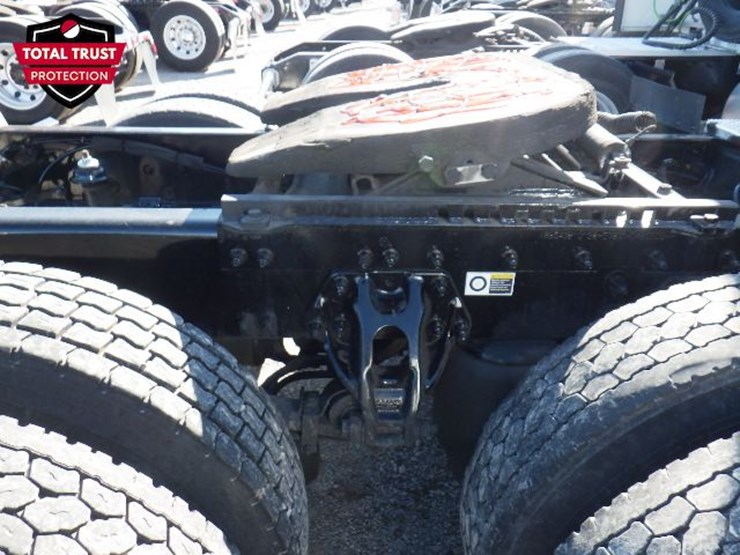 2023-peterbilt-579-image-6