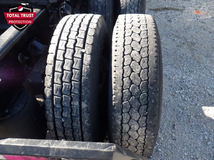 2023-peterbilt-579-image-8