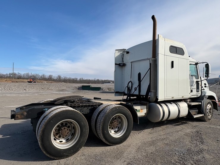 #30491-•-2012-mack-cxu613-tandem-axle-truck-tractor-image-5