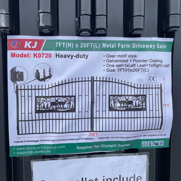 #4042 • Metal Farm Driveway Gate (O12)