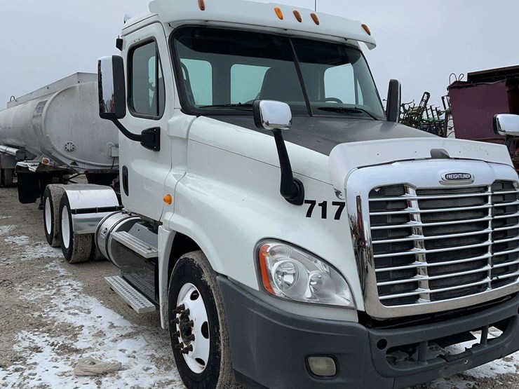 2014-freightliner-cascadia-125-image-4