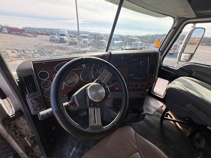 #30491-•-2012-mack-cxu613-tandem-axle-truck-tractor-image-17