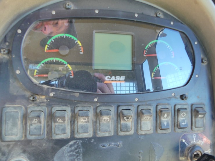 2013-case-850l-image-13