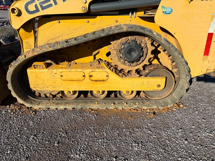 2017-gehl-rt165-image-12