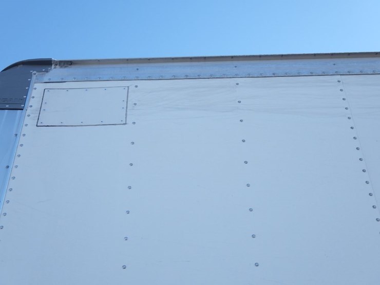 2020-hino-268a-image-10