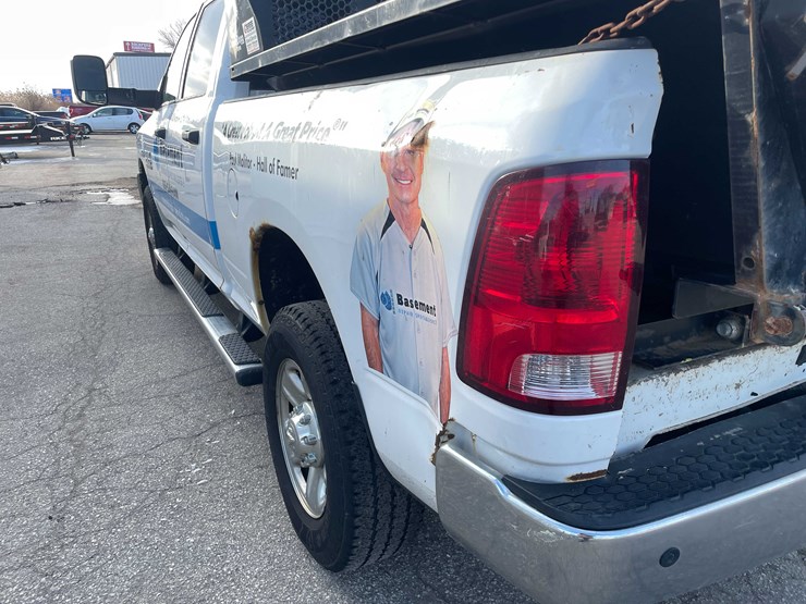 2016-ram-2500-tradesman-image-24