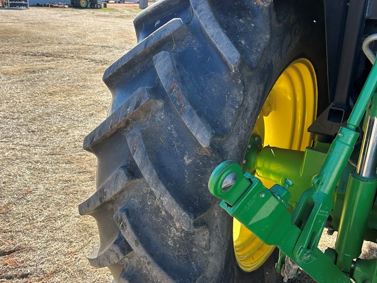 john-deere-6105e-image-7