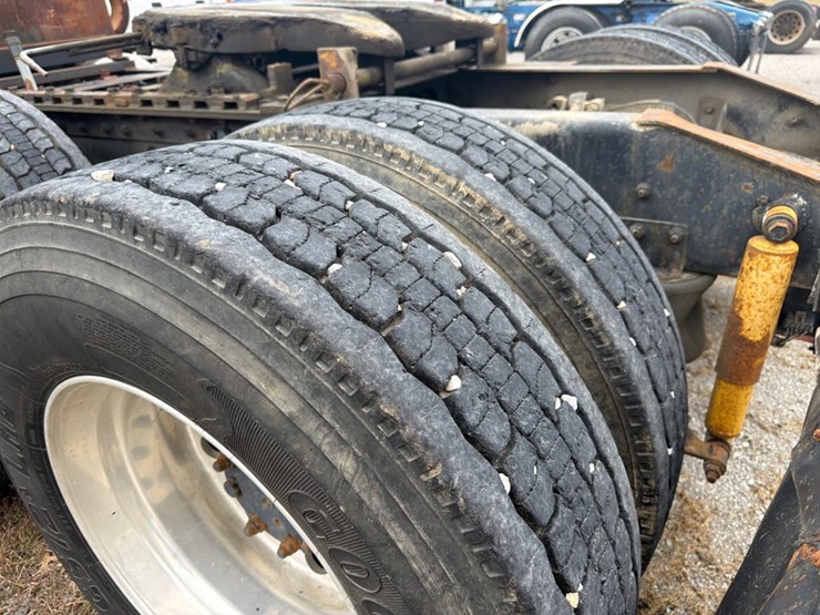 1995-international-8200-image-8