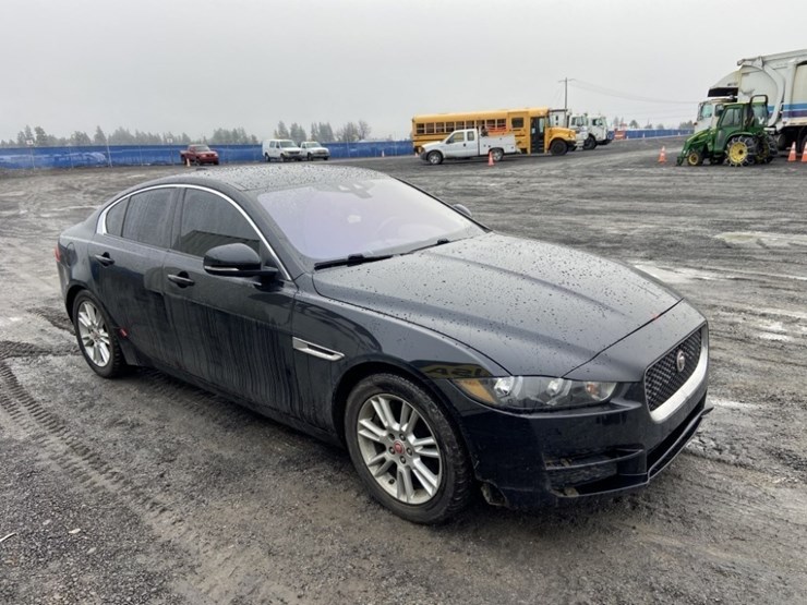 2017-jaguar-xe-25t-sedan-image-7