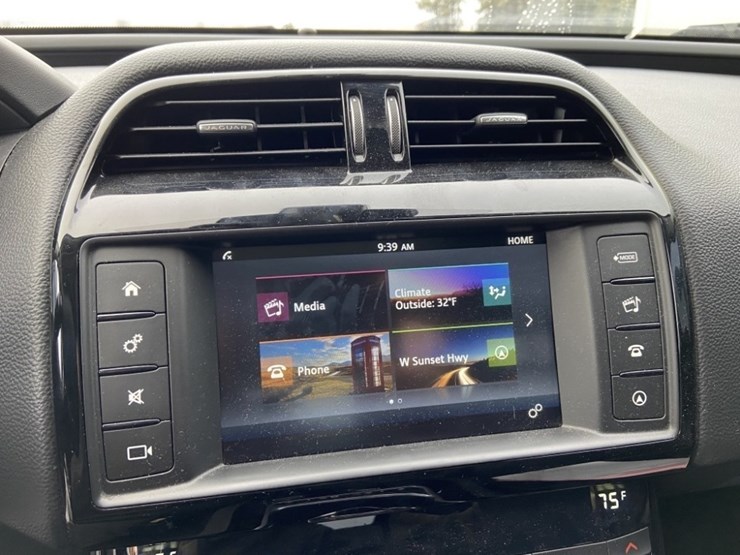 2017-jaguar-xe-25t-sedan-image-24