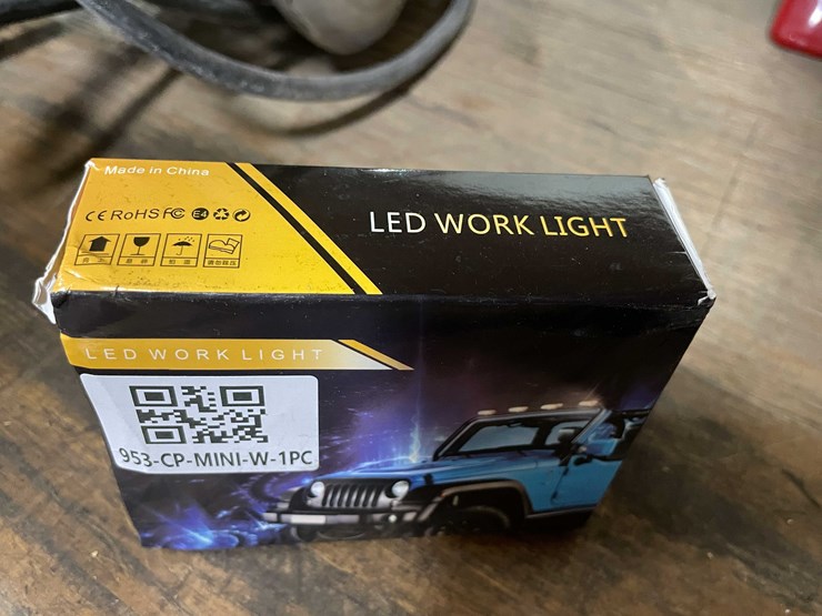 #2021-•-(2)-led-work-lights,-3-1/2"-square,-12vdc-(pr11)-image-4