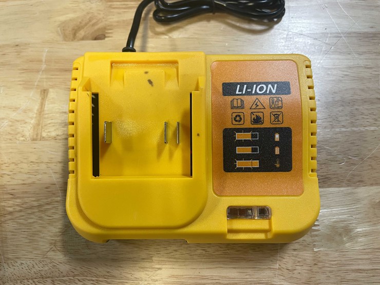 #2033-•-dewalt-style-cordless-ratchet-wrench-with-(2)-batteries,-charger-and-case-(pr12)-image-4