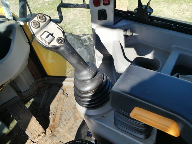 2019-jcb-457-image-16