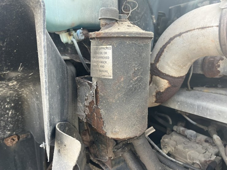 #1556-•-1999-mack-e7-460-day-cab-truck-tractor-image-36