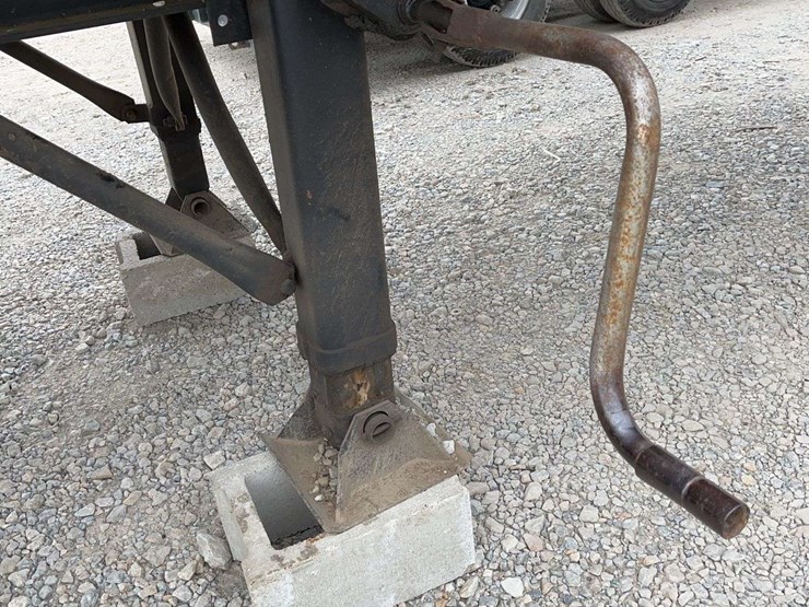 1990-east-28ft-dump-trailer,-new-hoist,-like-new-tires,-and-newer-tarp,-newer-tarp-bows,-good-liner,-really-good-shape-for-the-year,-good-shape,-just-downsizing-image-12